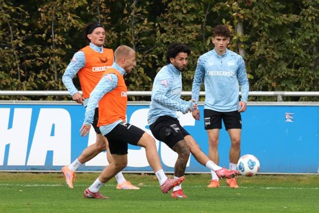 DEU, DFL, 2 FBL Hertha BSC, Training, 01 10 2025, Sportforum, Berlin, DEU, DFL, 2 FBL Hertha BSC, Training, im Bild Kevin Sessa Hertha BSC Berlin 8 , Jon Dabur Thorsteinsson Hertha BSC Berlin 24 , Fabian Reese Hertha BSC Berlin 11 , Tim Hoffmann Hertha BSC Berlin 46 DFL regulations prohibit any use of Photographs as image sequences and or quasi video nordphotoxGmbHx xEngler nph00076