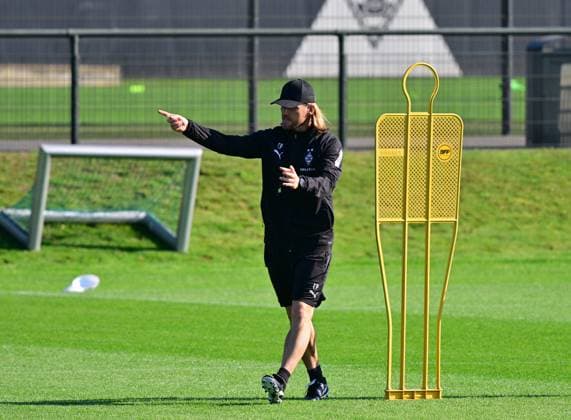 01 10 2025 Moenchengladbach Football, Men, Season 2025 2026, Training Borussia Moenchengladbach Eugen Polanski Interim coach Gladbach DFL regulations prohibit any use of photographs as image sequences and or quasi video Borussia Park NRW Germany