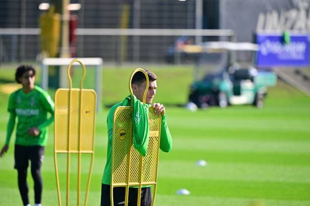 01 10 2025 Moenchengladbach Football, Men, Season 2025 2026, Training Borussia Moenchengladbach Yannik Engelhardt Gladbach DFL regulations prohibit any use of photographs as image sequences and or quasi video Borussia Park NRW Germany