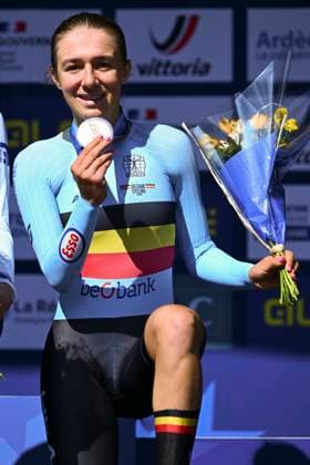 UEC 2025 Road European Championship, EM, Europameisterschaft Drome-Ardeche 01 10 2025 iETOILE-SUR-RHONE, FRANCE - OCTOBER 01 : Vierstraete Luca (Belgium) during the podium ceremony of the Women U23 Individual Time Trial of the 2025 UEC Road European Championship Drome-Ardeche 10th edition an UCI Continental Championships cycling race of 24 km with start in Loriol-sur-Drome and finish in Etoile-sur-Rhone on October 1, 2025 in Etoile-sur-Rhone, France, 01 10 2025 Etoile-sur-Rhone France  Copyright: xVincentxKalutx