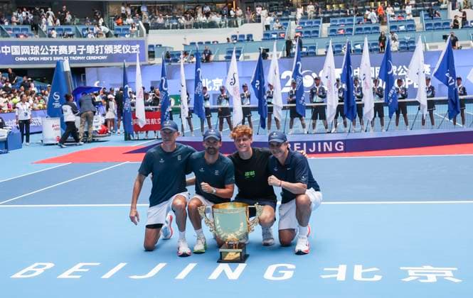 (251001) -- BEIJING, Oct. 1, 2025 -- Jannik Sinner (2nd R) poses for photo during the award ceremony for the men s singles final match between Jannik Sinner of Italy and Learner Tien of the United States at 2025 China Open tennis tournament in Beijing, China, Oct. 1, 2025. ) (SP)CHINA-BEIJING-TENNIS-CHINA OPEN-MEN S SINGLES-FINAL(CN) DuxXinyi 