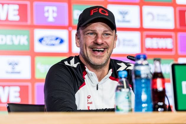 1 FC Köln Press Conference 01 10 2025 Lukas Kwasniok Coach 1 FC Köln laughs, laughing Press Conference 1 FC Köln RheinEnergiestadion, 01 10 2025 Copyright: xBEAUTIFULxSPORTS Wunderlx