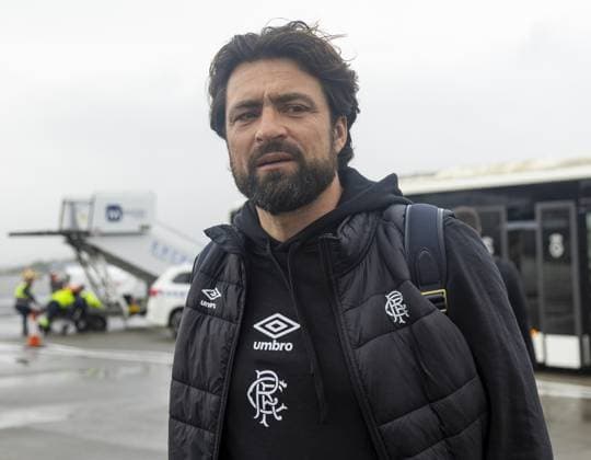 Rangers Head Coach Russell Martin at Glasgow Airport to fly to Austria for the UEFA Europa League league phase match against SK Sturm Graz. Rangers travel to Austria - Glasgow Airport, Lanarkshire, Scotland, UK - 01 Oct 2025Glasgow Glasgow Airport Lanarkshire, Scotland United Kingdom EDITORIAL USE ONLY  Copyright: xRangersxFC Shutterstockx 15512876m