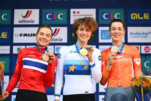 UEC 2025 Road European Championship, EM, Europameisterschaft Drome-Ardeche 01 10 2025 ETOILE-SUR-RHONE, FRANCE - OCTOBER 01 : Reusser Marlen (Switzerland) Ottestad Mie Bjorndal (Norway) and Bredewold Mischa (NED) during the podium ceremony of the Women Elite Individual Time Trial of the 2025 UEC Road European Championship Drome-Ardeche 10th edition an UCI Continental Championships cycling race of 24 km with start in Loriol-sur-Drome and finish in Etoile-sur-Rhone on October 1, 2025 in Etoile-sur-Rhone, France, 01 10 2025 Etoile-sur-Rhone France  Copyright: xVincentxKalutx