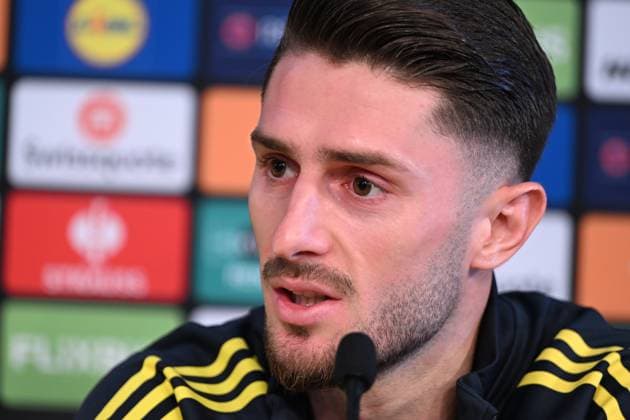 Ahead of Fenerbahce v Nice - UEFA Europa League ISTANBUL, TURKIYE - OCTOBER 1: Ismail Yuksek of Fenerbahce speaks during a press conference, PK, Pressekonferenz at the club s Can Bartu Facilities ahead of their UEFA Europa League second group stage match against France s Nice, on October 2, 2025, in Istanbul, Turkiye. Saffet Azak Anadolu Istanbul Turkey. Editorial use only. Please get in touch for any other usage.  Copyright: x2025xAnadoluxSaffetxAzakx