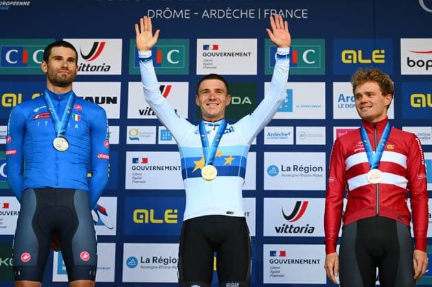 UEC 2025 Road European Championship, EM, Europameisterschaft Drome-Ardeche 01 10 2025 ETOILE-SUR-RHONE, FRANCE - OCTOBER 01 : Evenepoel Remco (Belgium), Ganna Filippo (Italy) and Larsen Niklas (Denmark) during the podium ceremony of the Men Elite Individual Time Trial of the 2025 UEC Road European Championship Drome-Ardeche 10th edition an UCI Continental Championships cycling race of 24 km with start in Loriol-sur-Drome and finish in Etoile-sur-Rhone on October 1, 2025 in Etoile-sur-Rhone, France, 01 10 2025 Etoile-sur-Rhone France  Copyright: xVincentxKalutx