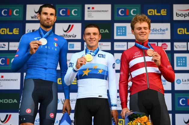 UEC 2025 Road European Championship, EM, Europameisterschaft Drome-Ardeche 01 10 2025 ETOILE-SUR-RHONE, FRANCE - OCTOBER 01 : Evenepoel Remco (Belgium), Ganna Filippo (Italy) and Larsen Niklas (Denmark) during the podium ceremony of the Men Elite Individual Time Trial of the 2025 UEC Road European Championship Drome-Ardeche 10th edition an UCI Continental Championships cycling race of 24 km with start in Loriol-sur-Drome and finish in Etoile-sur-Rhone on October 1, 2025 in Etoile-sur-Rhone, France, 01 10 2025 Etoile-sur-Rhone France  Copyright: xVincentxKalutx