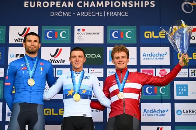 UEC 2025 Road European Championship, EM, Europameisterschaft Drome-Ardeche 01 10 2025 ETOILE-SUR-RHONE, FRANCE - OCTOBER 01 : Evenepoel Remco (Belgium), Ganna Filippo (Italy) and Larsen Niklas (Denmark) during the podium ceremony of the Men Elite Individual Time Trial of the 2025 UEC Road European Championship Drome-Ardeche 10th edition an UCI Continental Championships cycling race of 24 km with start in Loriol-sur-Drome and finish in Etoile-sur-Rhone on October 1, 2025 in Etoile-sur-Rhone, France, 01 10 2025 Etoile-sur-Rhone France  Copyright: xVincentxKalutx
