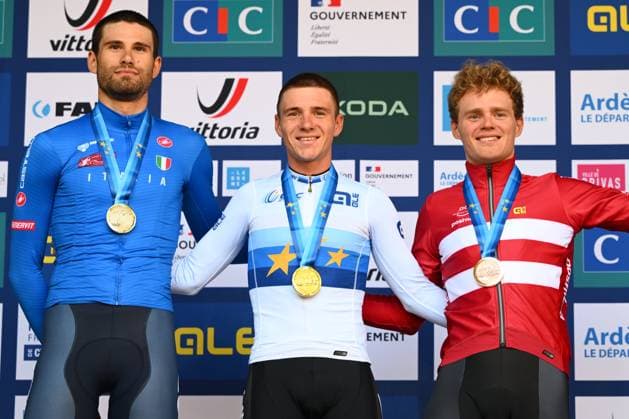 UEC 2025 Road European Championship, EM, Europameisterschaft Drome-Ardeche 01 10 2025 ETOILE-SUR-RHONE, FRANCE - OCTOBER 01 : Evenepoel Remco (Belgium), Ganna Filippo (Italy) and Larsen Niklas (Denmark) during the podium ceremony of the Men Elite Individual Time Trial of the 2025 UEC Road European Championship Drome-Ardeche 10th edition an UCI Continental Championships cycling race of 24 km with start in Loriol-sur-Drome and finish in Etoile-sur-Rhone on October 1, 2025 in Etoile-sur-Rhone, France, 01 10 2025 Etoile-sur-Rhone France  Copyright: xVincentxKalutx