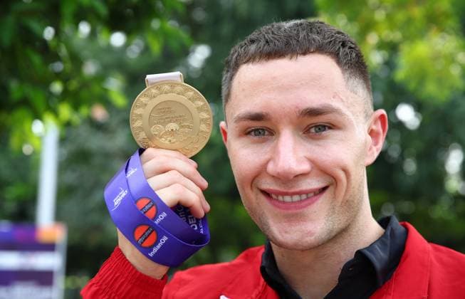 New Delhi 2025 World Para Athletics Championships, India, 01.10.2025 (Photo by Marcus Hartmann) Johannes Floors (left, silver) and Felix Streng (right, gold) pose with medal after Mens 100m T62 at New Delhi 2025 World Para Athletics Championships, India, 01.10.2025 (Photo by Marcus Hartmann) Johannes Floors (links, silber) and Felix Streng (right, gold) posen mit Medaille nach dem 100m Rennen in Klasse T62 in New Delhi 2025 World Para Athletics Championships, India, 01.10.2025 (Photo by Marcus Hartmann) *** New Delhi 2025 World Para Athletics Championships, India, 01 10 2025 Photo by Marcus Hartmann Johannes Floors left, silver and Felix Streng right, gold pose with medal after Mens 100m T62 at New Delhi 2025 World Para Athletics Championships, India, 01 10 2025 Photo by Marcus Hartmann Johannes Floors left, silver and Felix Streng right, gold pose with medal after the 100m race in class T62 in New Delhi 2025 World Para Athletics Championships, India, 01 10 2025 Photo by Marcus Hartmann Copyright: xBEAUTIFULxSPORTS MarcusxHartmannx