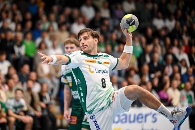 Goeppingen, Deutschland, 01.10.25: Lucas Krzikalla (SC DHfK Leipzig) in Aktion, am Ball, Einzelaktion waehrend des DHB Pokal 2 Runde Spiels zwischen FRISCH AUF! Goeppingen vs SC DHfK Leipzig in der EWS Arena am 01. Oktober 2025 in Goeppingen, Deutschland. (Foto von Harry Langer DeFodi Images) Goeppingen, Germany, 01.10.25: Lucas Krzikalla (SC DHfK Leipzig) controls the Ball during the DHB Pokal 2 Runde match between FRISCH AUF! Goeppingen vs SC DHfK Leipzig at EWS Arena on October 1, 2025 in Goeppingen, Germany. (Photo by Harry Langer DeFodi Images) (Photo by Harry Langer DeFodi Images) Goeppingen, Germany, 01 10 25 Lucas Krzikalla SC DHfK Leipzig in action, on the ball, single action during the DHB Pokal 2 round match between FRISCH AUF Goeppingen vs SC DHfK Leipzig at EWS Arena on October 01 2025 in Goeppingen, Germany Photo by Harry Langer DeFodi Images Goeppingen, Germany, 01 10 25 Lucas Krzikalla SC DHfK Leipzig controls the Ball during the DHB Pokal 2 Runde match between FRISCH AUF Goeppingen vs SC DHfK Leipzig at EWS Arena on October 1, 2025 in Goeppingen, Germany Photo by Harry Langer DeFodi Images Photo by Harry Langer DeFodi Images