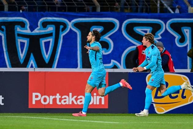 from left goal scorer to 0 1 Lex Tyger Lobinger Viktoria Köln, 9 and Tobias Eisenhuth Viktoria Köln, 6 with goal celebration, jubilation, goal celebration, celebrate the goal, goal, celebration, jubilation about the goal, optimistic, Action, Action, 01 10 2025, Munich Germany , Football, 3 Liga, TSV 1860 München FC Viktoria Köln, DFB DFL REGULATIONS PROHIBIT ANY USE OF PHOTOGRAPHS AS IMAGE SEQUENCES AND OR QUASI VIDEO xslx