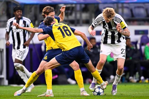 Royale Union Saint-Gilloise v Newcastle United - UEFA Champions League BRUSSELS, BELGIUM - OCTOBER 01 : Burgess Christian defender of Union Saint-Gilloise, Leysen Fedde defender of Union Saint-Gilloise and Woltemade Nick forward of Newcastle United during the UEFA Champions League 2025 26 League Phase MD2 match between Royale Union Saint-Gilloise and Newcastle United on October 1, 2025 in Brussels, Belgium, 01 10 2025 Brussels Belgium  Copyright: xTomasxSiskx