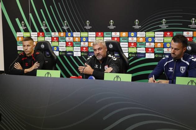 Ahead of Legia Warszawa v Samsunspor - UEFA Europa Conference League WARSAW, POLAND - OCTOBER 1: Head coach Thomas Reis (C) and Lubomir Satka (L) of Samsunspor hold a press conference, PK, Pressekonferenz at Marshall Jozef Pilsudski Stadium ahead of the UEFA Europa Conference League match between Legia Warszawa and Samsunspor in Warsaw, Poland on October 1, 2025. Fatih Mehmet Kurkcu Anadolu Warsaw Poland. Editorial use only. Please get in touch for any other usage.  Copyright: x2025xAnadoluxFatihxMehmetxKurkcux