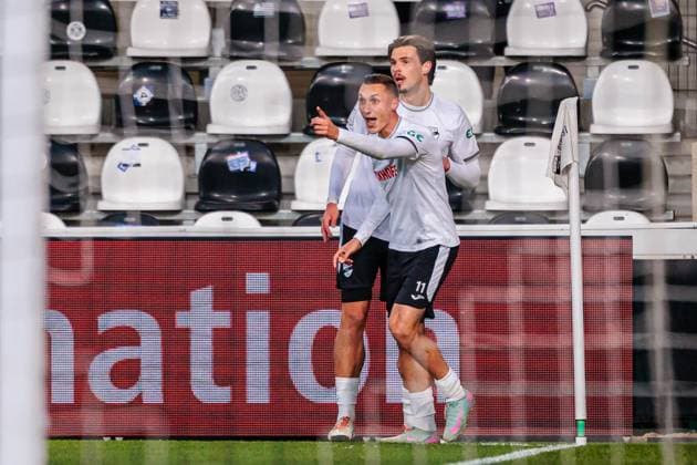v l Dominik Steczyk SC Verl, 11 , Julian Stark SC Verl, 07 celebrates after Dominik Steczyk SC Verl, 11 GER, SC Verl vs FC Ingolstadt 04, Football, 3 Liga, Matchday 9, Season 2025 2026, 01 10 2025 GER, SC Verl vs FC Ingolstadt 04, Football, 3 Liga, Matchday 9, Season 2025 2026, 01 10 2025 Verl Copyright: xEibner-Pressefoto JanxRollingerx EP_JSK