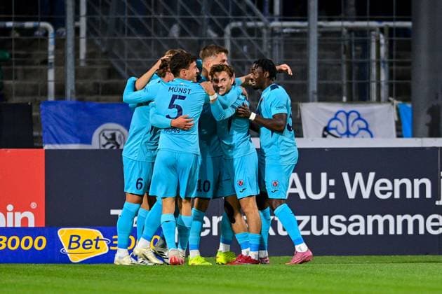 Player of FC Viktoria Köln with goal celebration, celebration, goal celebration, celebrate the goal, goal, celebration, celebration about the goal to 0 2 by David Otto Viktoria Köln, 10 hidden, optimistic, action, action, 01 10 2025, Munich Germany , Football, 3 Liga, TSV 1860 München FC Viktoria Köln, DFB DFL REGULATIONS PROHIBIT ANY USE OF PHOTOGRAPHS AS IMAGE SEQUENCES AND OR QUASI VIDEO xslx