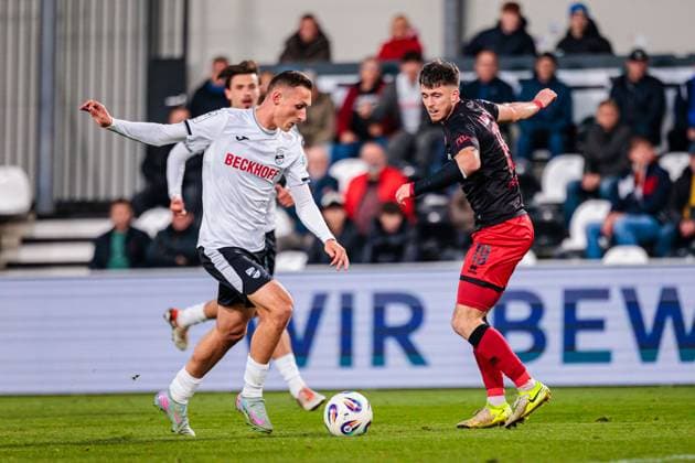 f l Dominik Steczyk SC Verl, 11 , Linus Rosenloecher FC Ingolstadt 04, 19 on goal to 1 0 GER, SC Verl vs FC Ingolstadt 04, Football, 3 Liga, Matchday 9, Season 2025 2026, 01 10 2025 GER, SC Verl vs FC Ingolstadt 04, Football, 3 Liga, Matchday 9, Season 2025 2026, 01 10 2025 Verl Copyright: xEibner-Pressefoto JanxRollingerx EP_JSK