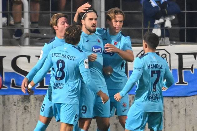 Collective goal celebration around Lex Tyger LOBINGER K after scoring 1 0 ,,Cheering,Joy,Enthusiasm,,Action Football 3 Liga,9 Matchday, Season 2025 26 TSV 1860 Muenchen Viktoria Koeln on 01 10 2025 GRUENWALDER STADION