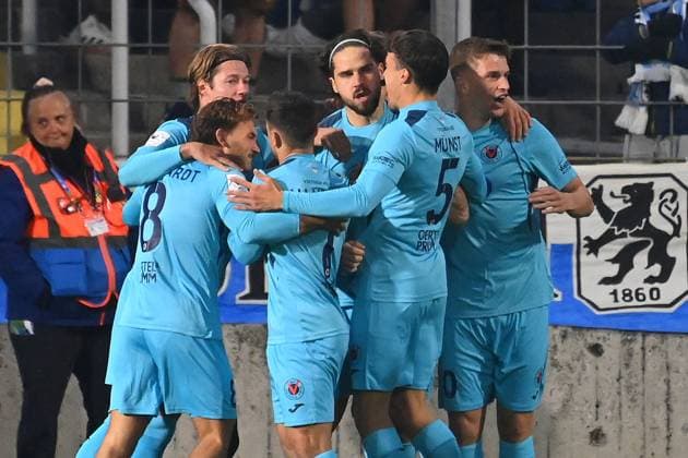 Collective goal celebration around Lex Tyger LOBINGER K after scoring 1 0 ,,Cheering,Joy,Enthusiasm,,Action Football 3 Liga,9 Matchday, Season 2025 26 TSV 1860 Muenchen Viktoria Koeln on 01 10 2025 GRUENWALDER STADION