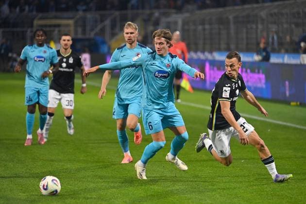 Tobias EISENHUTH K , action,duel against Manuel PFEIFER TSV 1860 Muenchen ö Soccer 3 Liga,Matchday 9, Season 2025 26 TSV 1860 Muenchen Viktoria Koeln on 01 10 2025 GRUENWALDER STADION