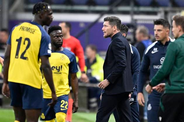 Royale Union Saint-Gilloise v Newcastle United - UEFA Champions League BRUSSELS, BELGIUM - OCTOBER 01 : Pocognoli Sebastien head coach of Union Saint-Gilloise during the UEFA Champions League 2025 26 League Phase MD2 match between Royale Union Saint-Gilloise and Newcastle United on October 1, 2025 in Brussels, Belgium, 01 10 2025 Brussels Belgium  Copyright: xJanxDexMeuleneirx