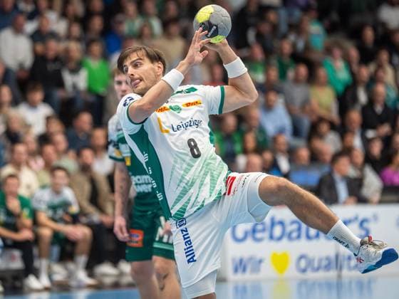 Lucas Krzikalla SC DHfK Leipzig, 08 at the seven-meter, Frisch Auf Goeppingen vs SC DHfK Leipzig, Handball, DHB Pokal, Men, Season 2025 2026, 01 10 2025, Frisch Auf Goeppingen vs SC DHfK Leipzig, Handball, DHB Pokal, Men, Season 2025 2026, 01 10 2025 Goeppingen Copyright: xEibner-Pressefoto MichaelxSchmidx EP_MST