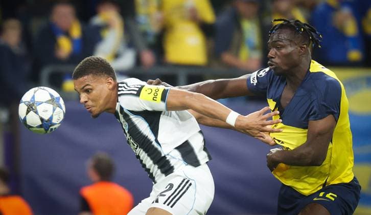 Newcastle s Malick Thiaw and Union s Promise David fight for the ball during a game between Belgian soccer team Royale Union Saint-Gilloise and English team Newcastle United FC, in Brussels, on Wednesday 01 October 2025, on the second day of the League phase of the UEFA Champions League tournament. VIRGINIExLEFOUR  x135852345x