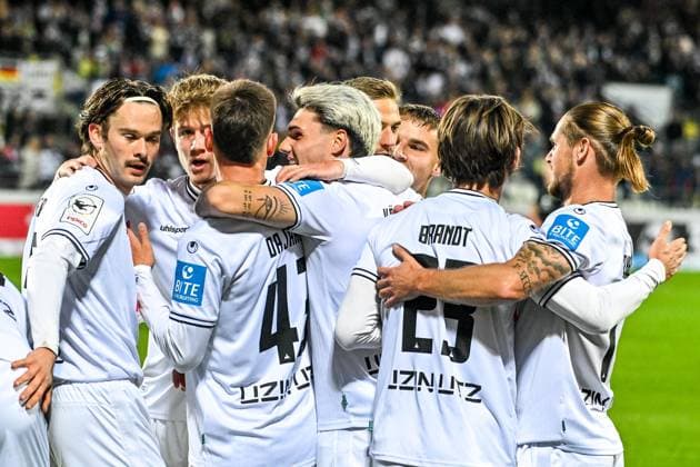 GER, 3 Liga, SSV Ulm 1846 vs 1 FC Schweinfurt 05 01 10 2025, Donaustadion, Ulm, GER, 3 Liga, SSV Ulm 1846 vs 1 FC Schweinfurt 05, in the picture Ulm goal celebration, Niklas Kölle Koelle SSV Ulm, 32 in the center of the picture, Dennis Chessa SSV Ulm, 11 far right nordphotoxGmbHx xHafner nph00200
