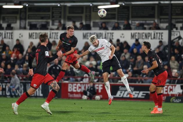 3 Liga SC Verl FC Ingolstadt 04 duel Battle for the ball Simon Lorenz 32, FCI Lehmann Paul 14 Verl Lukas Fröde 34, FCI Frederik Christensen 11, FCI 3 Liga FC Ingolstadt 04 Season 2025 2026 SC Verl