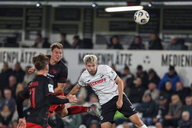 3 Liga SC Verl FC Ingolstadt 04 duel Battle for the ball Simon Lorenz 32, FCI Lehmann Paul 14 Verl Lukas Fröde 34, FCI Frederik Christensen 11, FCI 3 Liga FC Ingolstadt 04 Season 2025 2026 SC Verl