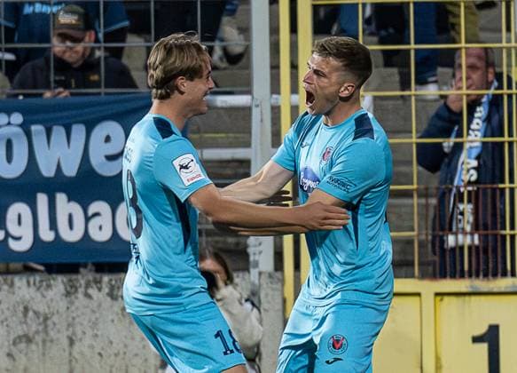 Goal celebration of Tim Kloss FC Viktoria Koeln, 18 with David Otto FC Viktoria Koeln, 10 after his goal for 0 2 GER, TSV 1860 Muenchen vs Viktoria Koeln 1904, Soccer, 3 Bundesliga, Matchday 9, Season 2025 2026, 01 10 2025 DFL DFB REGULATIONS PROHIBIT ANY USE OF PHOTOGRAPHS as IMAGE SEQUENCES and or QUASI VIDEO GER, TSV 1860 Muenchen vs Viktoria Koeln 1904, Football, 3 Bundesliga, Matchday 9, Season 2025 2026, 01 10 2025 Muenchen Copyright: xEibner-Pressefoto HeikexFeinerx EP_HFR