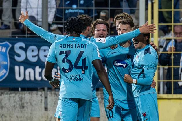 Cologne celebrate with David Otto FC Viktoria Koeln, 10 his goal for 0 2 GER, TSV 1860 Muenchen vs Viktoria Koeln 1904, Football, 3 Bundesliga, Matchday 9, Season 2025 2026, 01 10 2025 DFL DFB REGULATIONS PROHIBIT ANY USE OF PHOTOGRAPHS as IMAGE SEQUENCES and or QUASI VIDEO GER, TSV 1860 Muenchen vs Viktoria Koeln 1904, Football, 3 Bundesliga, Matchday 9, Season 2025 2026, 01 10 2025 Muenchen Copyright: xEibner-Pressefoto HeikexFeinerx EP_HFR