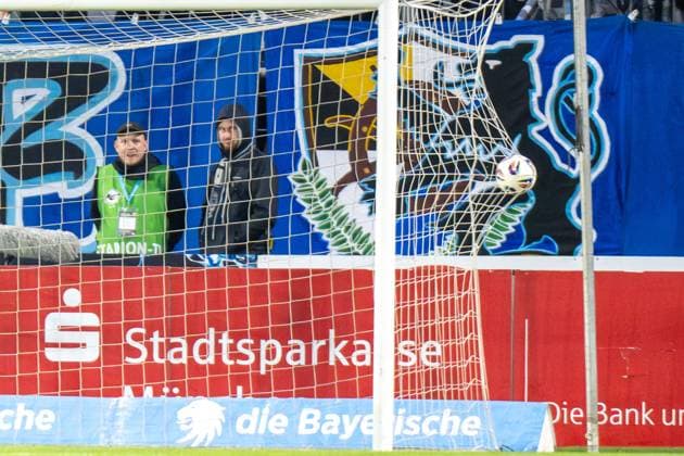 Ball hits the empty net, TSV 1860 Muenchen vs Viktoria Koeln 1904, 3 Liga, 9 Spieltag, 01 10 2025 DFB regulations prohibit any use of photographs as image sequences and or quasi video Muenchen Bayern Deutschland Copyright: xkolbert-press UlrichxGamelx