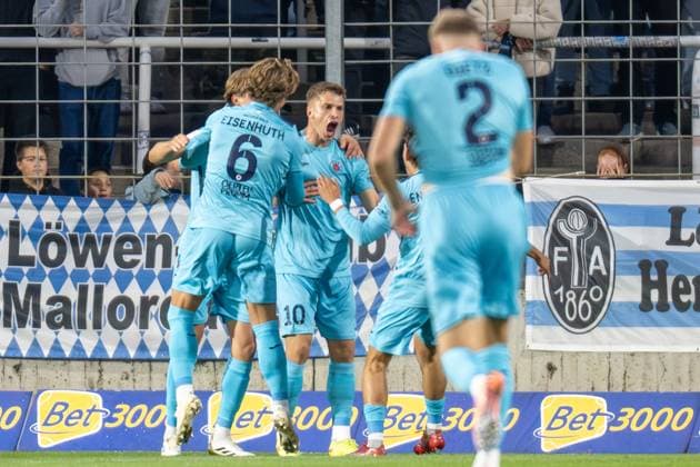 Goal celebration for 0 2, David Otto 10 Viktoria Koeln 1904 , Tobias Eisenhut 6 Viktoria Koeln 1904 , TSV 1860 Muenchen vs Viktoria Koeln 1904, 3 Liga, 9 Spieltag, 01 10 2025 DFB regulations prohibit any use of photographs as image sequences and or quasi video Muenchen Bayern Germany Copyright: xkolbert-press UlrichxGamelx