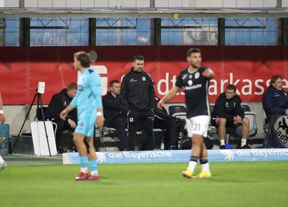 Football, Men, 3 Liga, Season 2025 2026, TSV 1860 München FC Viktoria Köln, Grünwalder Stadion Alper Kayabunar, interim coach TSV 1860 München standing on the sidelines