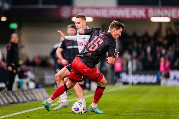 f l Dominik Steczyk SC Verl, 11 , Jonas Scholz FC Ingolstadt 04, 15 in duel GER, SC Verl vs FC Ingolstadt 04, Football, 3 Liga, Matchday 9, Season 2025 2026, 01 10 2025 GER, SC Verl vs FC Ingolstadt 04, Football, 3 Liga, Matchday 9, Season 2025 2026, 01 10 2025 Verl Copyright: xEibner-Pressefoto JanxRollingerx EP_JSK