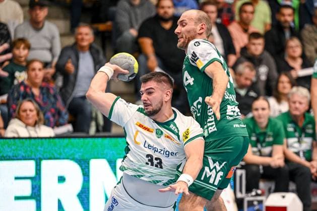 Goeppingen, Deutschland, 01.10.25: Luka Rogan (SC DHfK Leipzig) und Marcel Schiller (FRISCH AUF! Goeppingen) im Zweikampf waehrend des DHB Pokal 2 Runde Spiels zwischen FRISCH AUF! Goeppingen vs SC DHfK Leipzig in der EWS Arena am 01. Oktober 2025 in Goeppingen, Deutschland. (Foto von Harry Langer DeFodi Images) Goeppingen, Germany, 01.10.25: Luka Rogan (SC DHfK Leipzig) und Marcel Schiller (FRISCH AUF! Goeppingen) battle for the ball during the DHB Pokal 2 Runde match between FRISCH AUF! Goeppingen vs SC DHfK Leipzig at EWS Arena on October 1, 2025 in Goeppingen, Germany. (Photo by Harry Langer DeFodi Images) (Photo by Harry Langer DeFodi Images) Goeppingen, Germany, 01 10 25 Luka Rogan SC DHfK Leipzig and Marcel Schiller FRISCH AUF Goeppingen battle for the ball during the DHB Pokal 2 round match between FRISCH AUF Goeppingen vs SC DHfK Leipzig at EWS Arena on October 01, 2025 in Goeppingen, Germany Photo by Harry Langer DeFodi Images Goeppingen, Germany, 01 10 25 Luka Rogan SC DHfK Leipzig and Marcel Schiller FRISCH AUF Goeppingen battle for the ball during the DHB Pokal 2 Runde match between FRISCH AUF Goeppingen vs SC DHfK Leipzig at EWS Arena on October 1, 2025 in Goeppingen, Germany Photo by Harry Langer DeFodi Images Photo by Harry Langer DeFodi Images