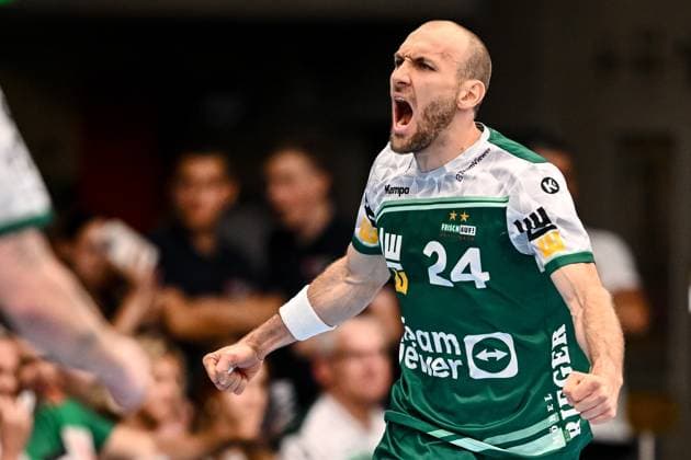 Goeppingen, Deutschland, 01.10.25: Marcel Schiller (FRISCH AUF! Goeppingen) gestikuliert, gestik, jubelt waehrend des DHB Pokal 2 Runde Spiels zwischen FRISCH AUF! Goeppingen vs SC DHfK Leipzig in der EWS Arena am 01. Oktober 2025 in Goeppingen, Deutschland. (Foto von Harry Langer DeFodi Images) Goeppingen, Germany, 01.10.25: Marcel Schiller (FRISCH AUF! Goeppingen) gestures during the DHB Pokal 2 Runde match between FRISCH AUF! Goeppingen vs SC DHfK Leipzig at EWS Arena on October 1, 2025 in Goeppingen, Germany. (Photo by Harry Langer DeFodi Images) (Photo by Harry Langer DeFodi Images) Goeppingen, Germany, 01 10 25 Marcel Schiller FRISCH AUF Goeppingen gestures, gestures, cheers during the DHB Pokal 2 round match between FRISCH AUF Goeppingen vs SC DHfK Leipzig at EWS Arena on October 01 2025 in Goeppingen, Germany Photo by Harry Langer DeFodi Images Goeppingen, Germany, 01 10 25 Marcel Schiller FRISCH AUF Goeppingen gestures during the DHB Pokal 2 Runde match between FRISCH AUF Goeppingen vs SC DHfK Leipzig at EWS Arena on October 1, 2025 in Goeppingen, Germany Photo by Harry Langer DeFodi Images Photo by Harry Langer DeFodi Images