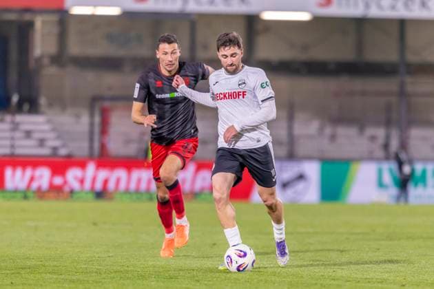 Verl, Germany 01 October 2025 3 Liga 2025 2026 SC Verl vs FC Ingolstadt 04 In the picture from left in a duel Lukas Fröde Froede FCI and Berkan Taz SC DFB regulations prohibit any use of photographs as image sequences and or quasi video Sportclub Arena Nordrhein Westfalen Copyright: xFotostandx xSchäferx