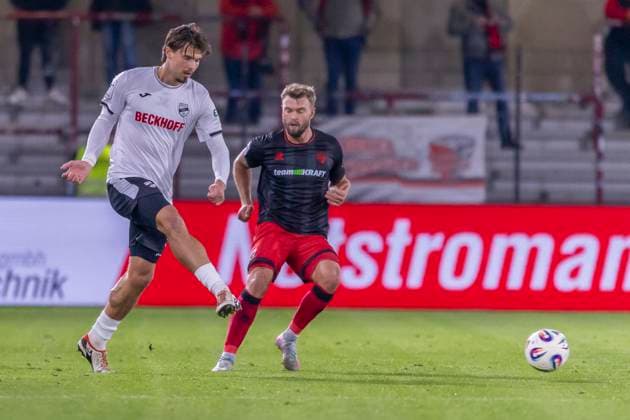 Verl, Germany 01 October 2025 3 Liga 2025 2026 SC Verl vs FC Ingolstadt 04 In the picture from left in duel Fynn Otto SC and Yannick Deichmann FCI DFB regulations prohibit any use of photographs as image sequences and or quasi video Sportclub Arena Nordrhein Westfalen Copyright: xFotostandx xSchäferx