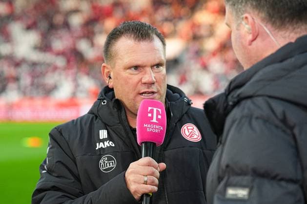 01 10 2025, xydrx, Fußball, 3 Liga, Rot Weiss Essen TSG 1899 Hoffenheim II, Saison 2025 2026, Stadion an der Hafenstraße Uwe Koschinat Head Coach Rot Weiss Essen DFB regulations prohibit any use of photographs as image sequences and or quasi video Nordrhein Westfahlen Germany