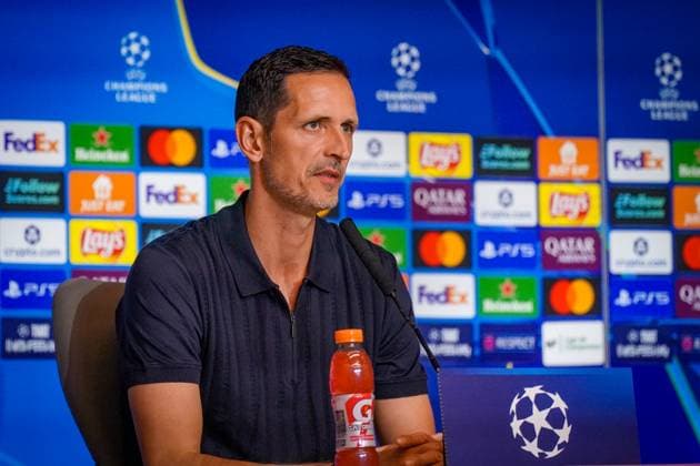 UEFA Champions League 2025 26, 2. Spieltag - Atletico Madrid vs Eintracht Frankfurt - Riyadh Air Metropolitano (Madrid, Spanien): Dino Toppmöller Dino Toppmoller (Trainer, Eintracht Frankfurt) Pressekonferenz, PK, Medien *** UEFA Champions League 2025 26, Matchday 2 Atletico Madrid vs Eintracht Frankfurt Riyadh Air Metropolitano Madrid, Spain Dino Toppmöller Dino Toppmoller Coach, Eintracht Frankfurt Press conference, PK, Media Copyright: xJOERANxSTEINSIEKx