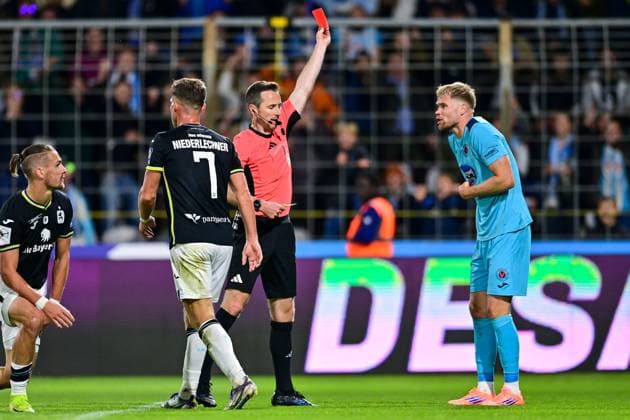 v li Lukas Benen Referee, Referee shows Lars Dietz Viktoria Köln, 2 the yellow card, red card, sending off, sending off, red card, dismissal, sending off, 01 10 2025, Munich Germany , Football, 3 Liga, TSV 1860 München FC Viktoria Köln, DFB DFL REGULATIONS PROHIBIT ANY USE OF PHOTOGRAPHS AS IMAGE SEQUENCES AND OR QUASI VIDEO xslx