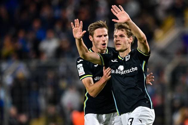 v li Siemen Voet TSV 1860, 3 Max Christiansen TSV 1860, 13 with goal celebration, jubilation, goal celebration, celebrate the goal, goal, celebration, jubilation over the goal to 1 2 by Max Christiansen TSV 1860, 13 , optimistic, Action, Action, 01 10 2025, Munich Germany , Football, 3 Liga, TSV 1860 München FC Viktoria Köln, DFB DFL REGULATIONS PROHIBIT ANY USE OF PHOTOGRAPHS AS IMAGE SEQUENCES AND OR QUASI VIDEO xslx