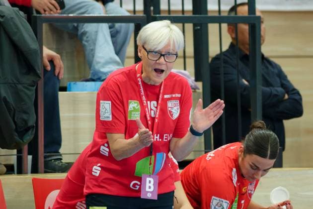Coach Ines Seidler Halle , SV Union Halle Neustadt vs VfL Oldenburg, Handball Bundesliga Frauen, Saison 2025 26, 4 Spieltag, 01 10 2025 Halle SWH Arena Sachsen Anhalt Germany