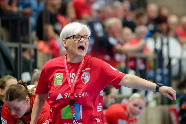 Coach Ines Seidler Halle , SV Union Halle Neustadt vs VfL Oldenburg, Handball Bundesliga Frauen, Saison 2025 26, 4 Spieltag, 01 10 2025 Halle SWH Arena Sachsen Anhalt Germany