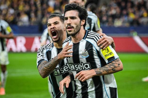 October 1, 2025, Brussels, Belgium, Belgium: Sandro TONALI of Newcastle celebrate his goal with Bruno GUIMARAES of Newcastle during the UEFA Champions League, League Phase MD2 match between Royale Union Saint-Gilloise and Newcastle United at Lotto Park on October 01, 2025 in Brussels, Belgium. Brussels Belgium - ZUMAm308 20251001_zsp_m308_003 Copyright: xMatthieuxMirvillex