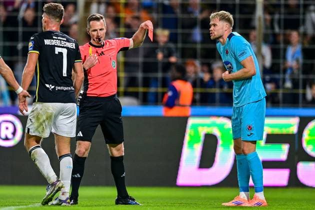 v li Lukas Benen Referee, Referee shows Lars Dietz Viktoria Köln, 2 the yellow red card, red card, sending off, sending off, red card, dismissal, sending off, 01 10 2025, Munich Germany , Football, 3 Liga, TSV 1860 München FC Viktoria Köln, DFB DFL REGULATIONS PROHIBIT ANY USE OF PHOTOGRAPHS AS IMAGE SEQUENCES AND OR QUASI VIDEO xslx