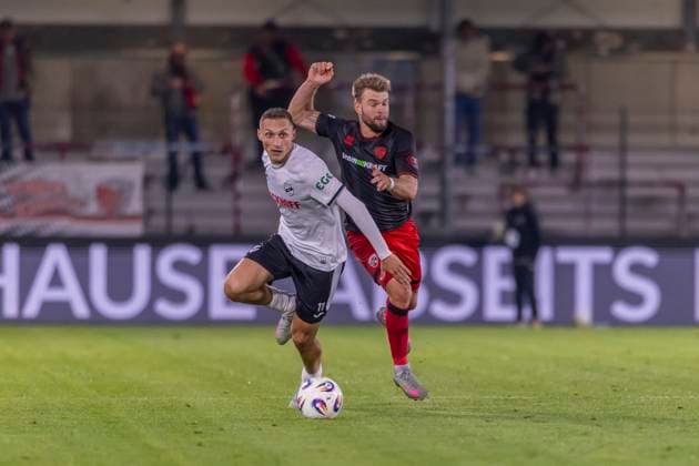 Verl, Germany 01 October 2025 3 Liga 2025 2026 SC Verl vs FC Ingolstadt 04 In the picture from left in duel Fynn Otto SC and Yannick Deichmann FCI DFB regulations prohibit any use of photographs as image sequences and or quasi video Sportclub Arena Nordrhein Westfalen Copyright: xFotostandx xSchäferx