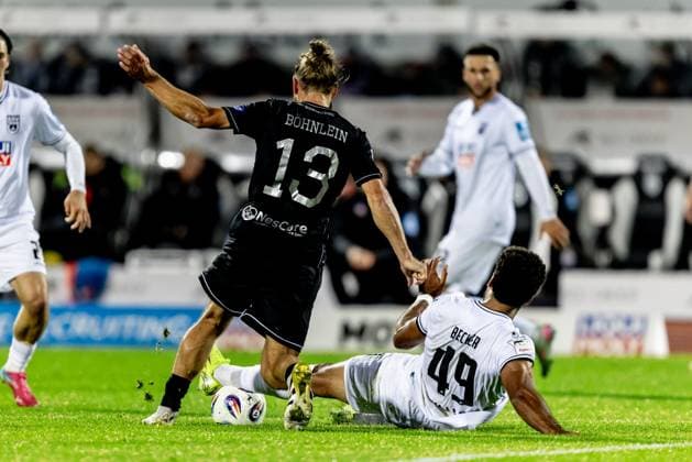 Football, Season 2025 2026, 3 Liga, Donaustadion Ulm, 9 Matchday, SSV Ulm 1846 Football 1 FC Schweinfurt 05, 01 10 2025 01 10 2025, Football, Season 2025 2026, 3 Liga, Donaustadion Ulm, 9 Matchday, SSV Ulm 1846 Football 1 FC Schweinfurt 05, f l 13 Kristian Böhnlein 1 FC Schweinfurt 05 , 49 Andre Becker SSV Ulm 1846 Football Photo Lucca Fundel Ulm Donaustadion Baden Württemberg Germany
